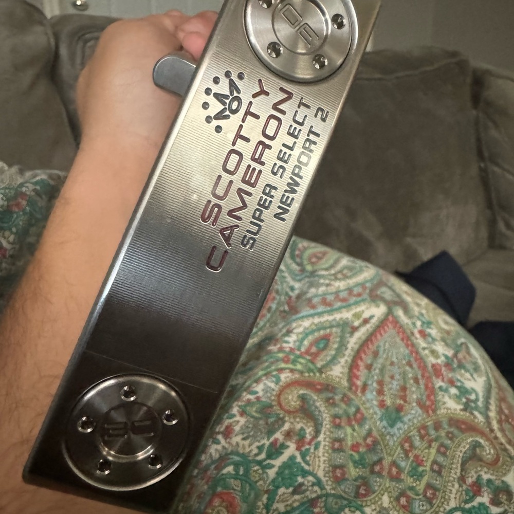 Brand new Scotty Cameron right handed 35 inch 2023 superselect Newport 2